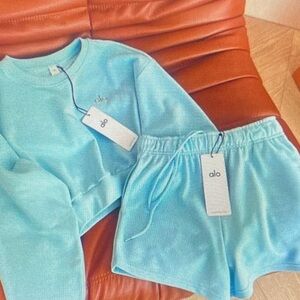 ALO Yoga Light Blue Crew Neck Sweater Size S